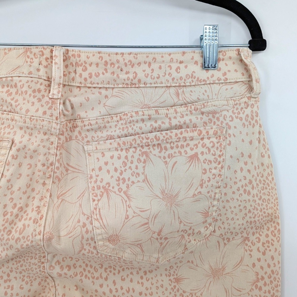 NYDJ Printed Denim Shorts Floral Leopard Mid Rise Stretch Women 14W - Picture 8 of 8